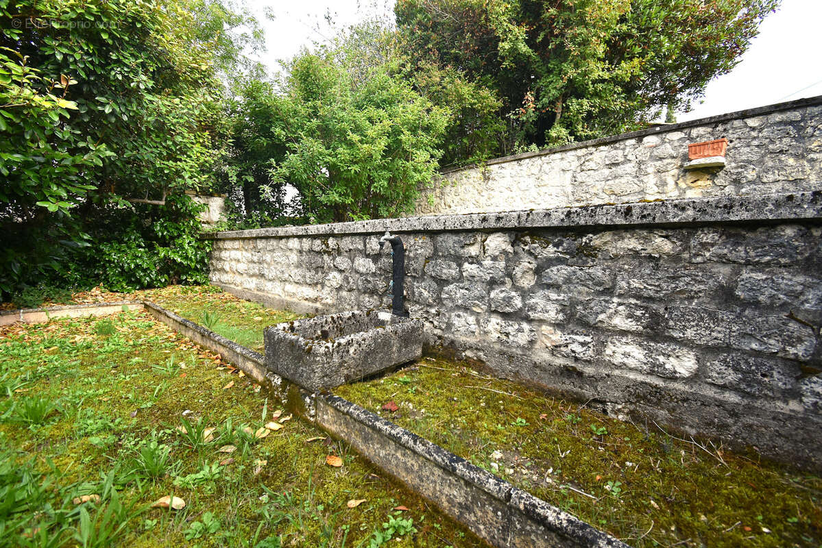 Maison à MONTAIGU-DE-QUERCY