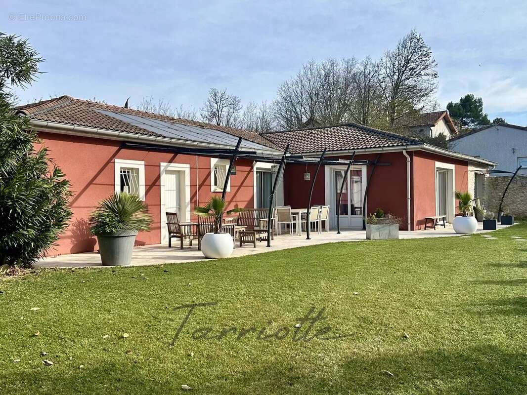 Maison à MONTELIMAR