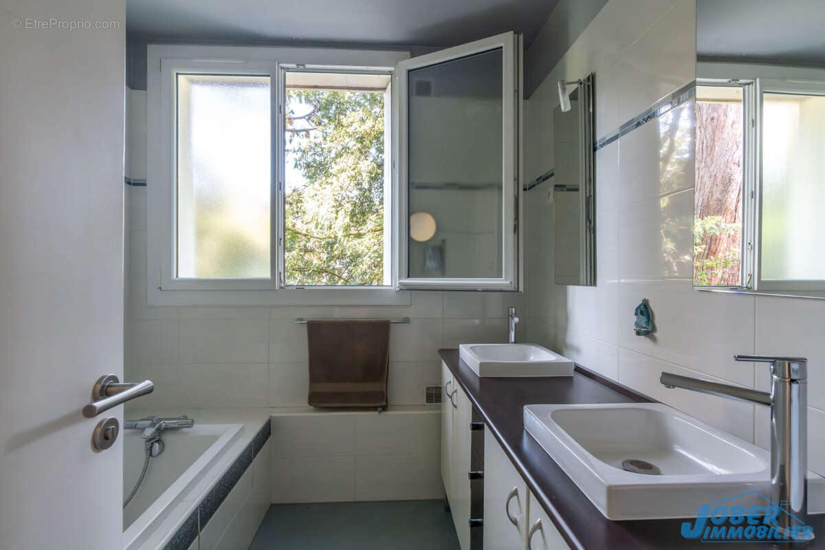 Appartement à NOGENT-SUR-MARNE