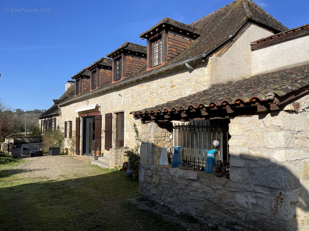 Maison à COULAURES