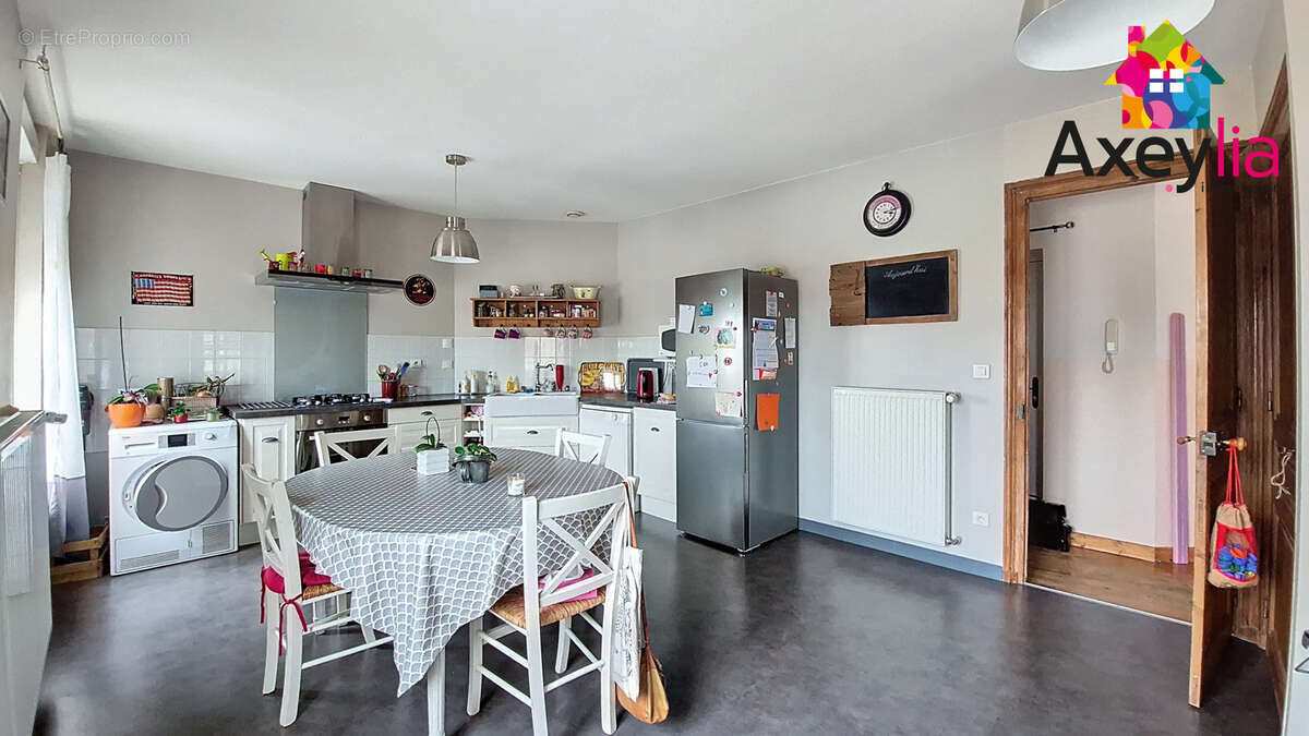 Appartement à POUILLY-SOUS-CHARLIEU