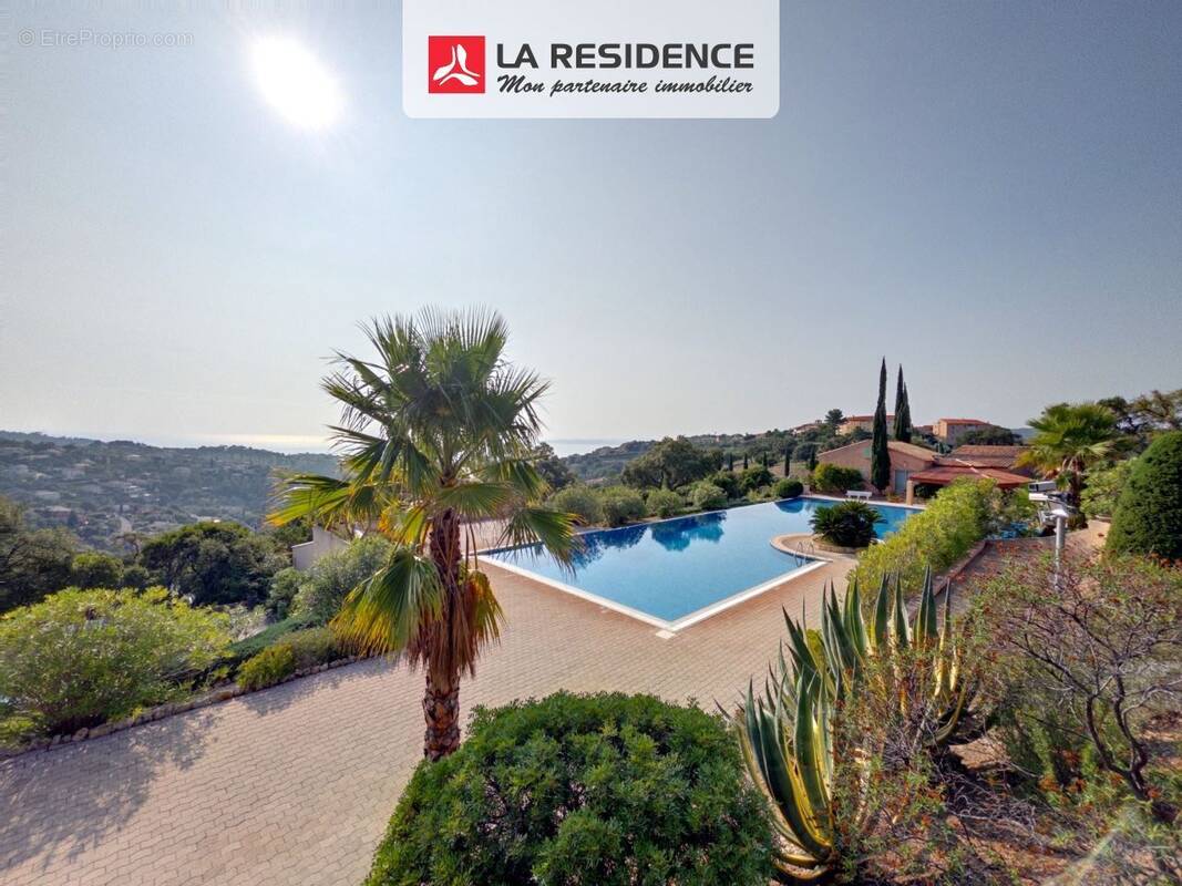 Appartement à ROQUEBRUNE-SUR-ARGENS