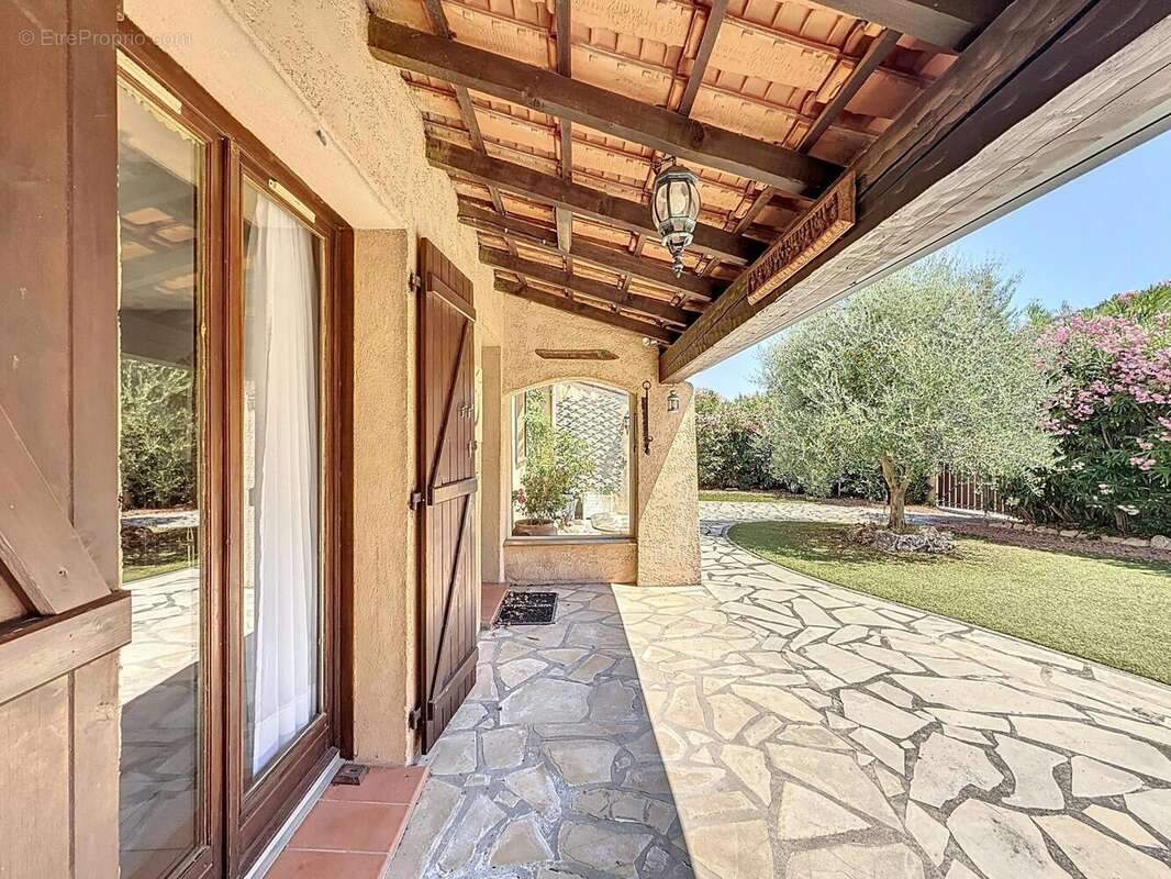 Photo 4 - Maison à ROQUEBRUNE-SUR-ARGENS