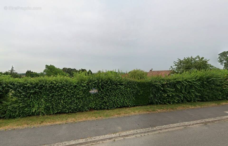 Terrain à NEUVILLE-SAINT-REMY