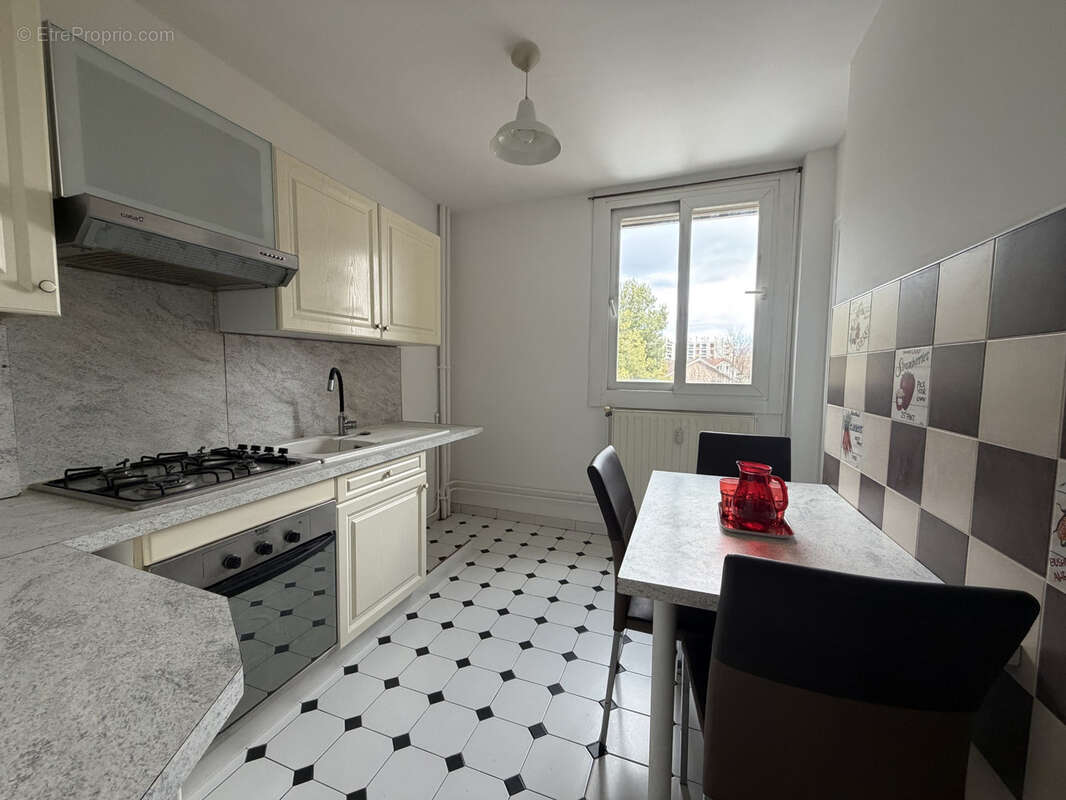 Appartement à SEYSSINET-PARISET