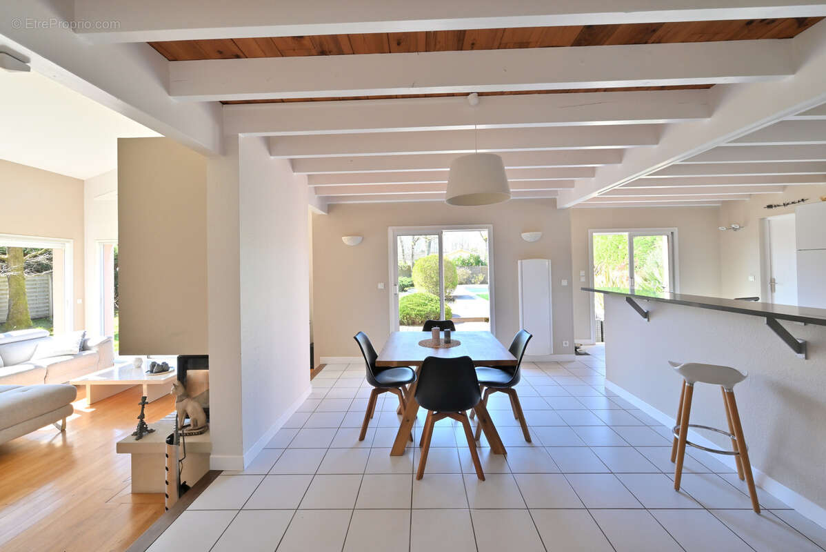 Maison à SAINT-JEAN-D'ILLAC