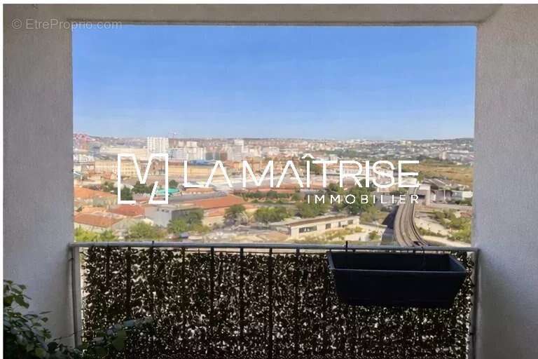 Appartement à MARSEILLE-3E