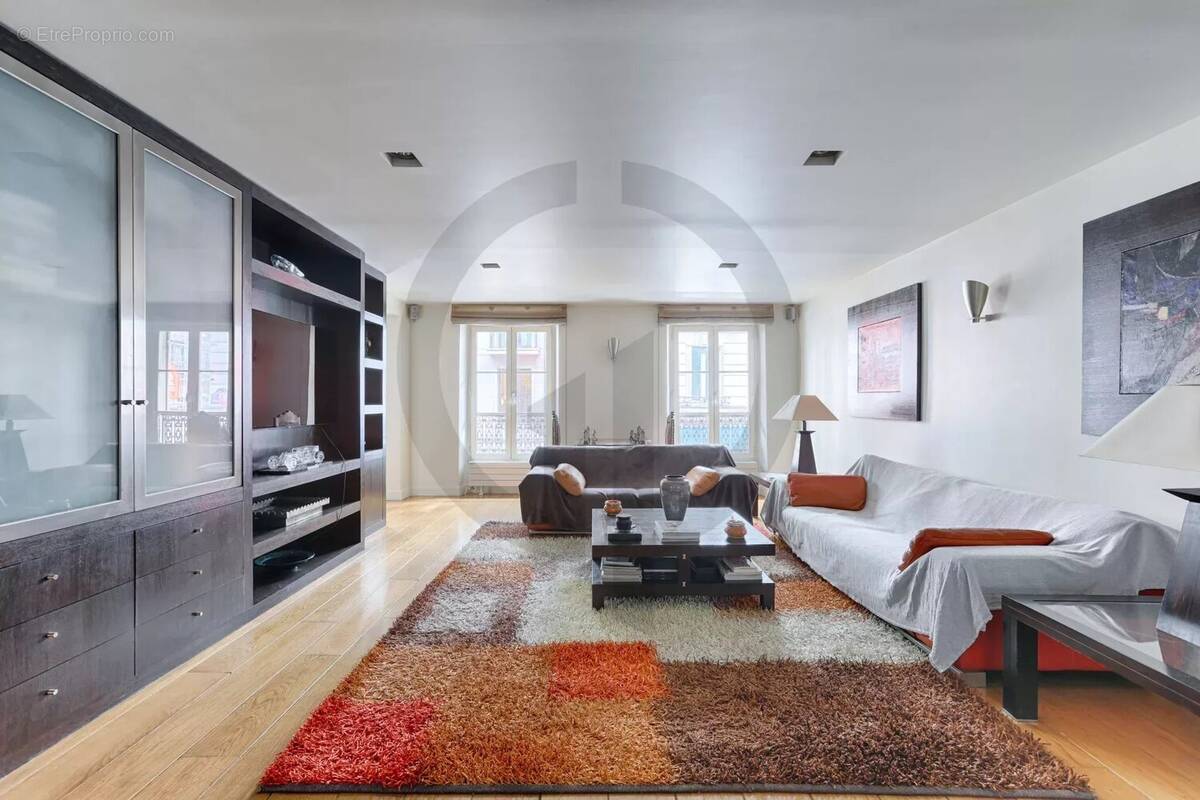 Appartement à PARIS-8E