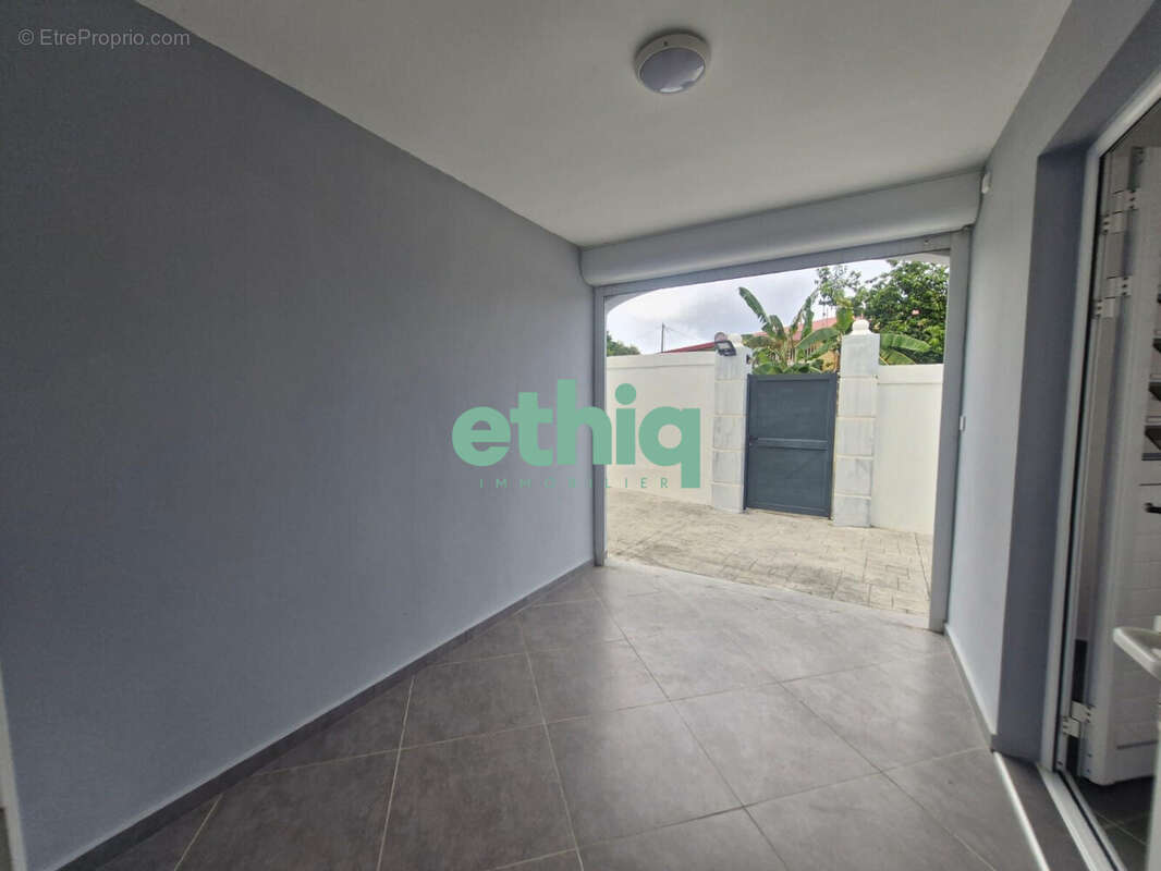 Maison 160 m² à Saint-Francois  - photo 8