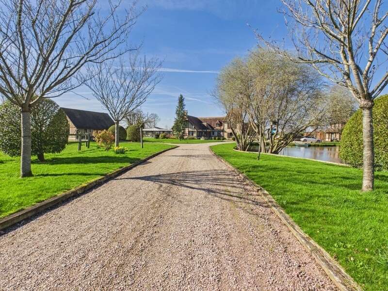 Grande maison de caractère et ses trois maisons d'amis - photo 21