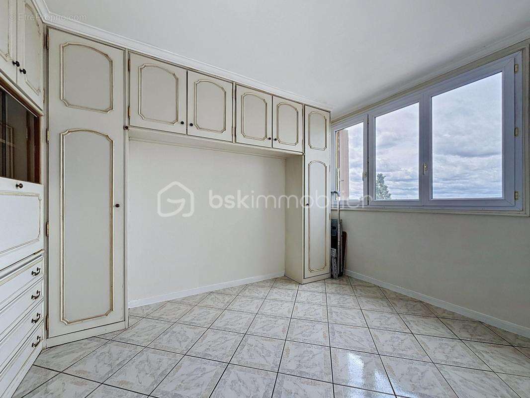 Nouveau bezons au dernier etage – t3 avec balcon cave et un box - photo 11