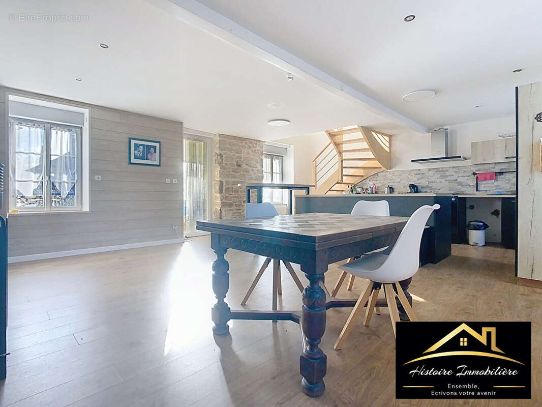 Maison à LANRIVOARE