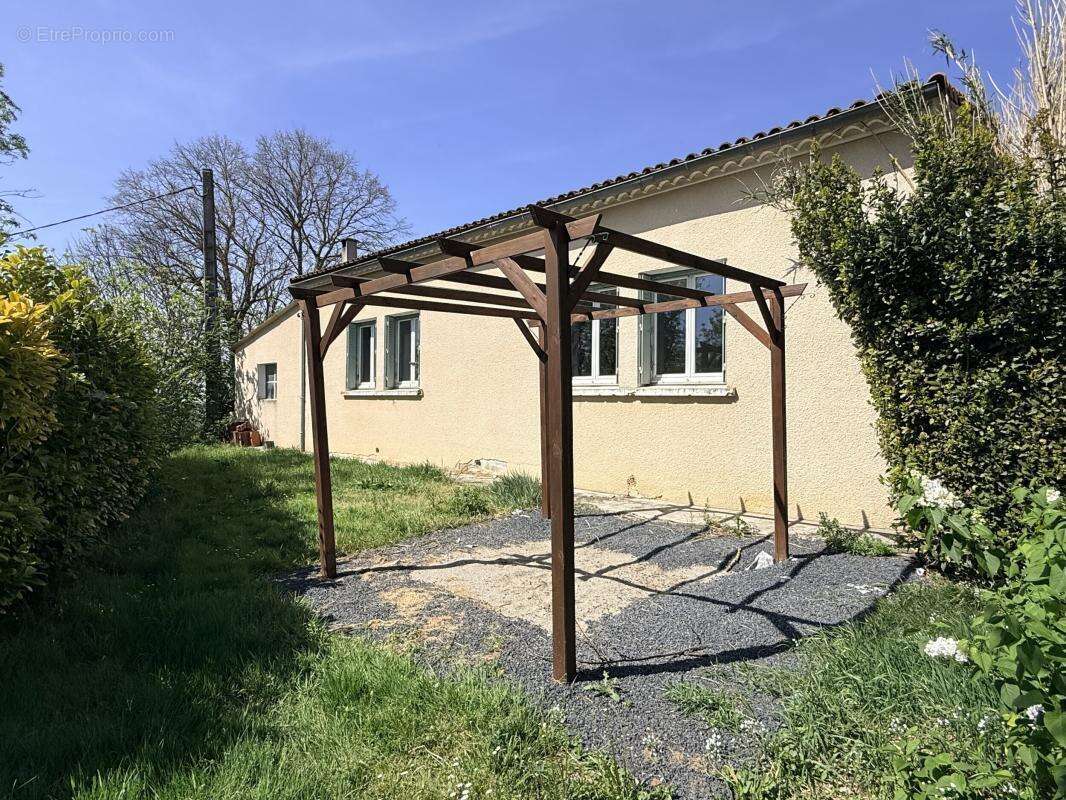 Un cadre de vie rare + de 5000m2 de terrain - photo 3
