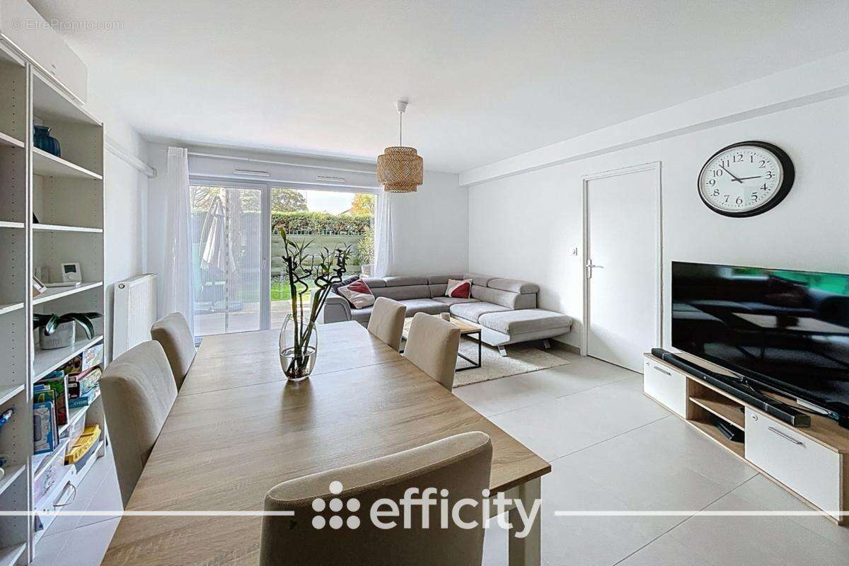 Appartement à MEYZIEU