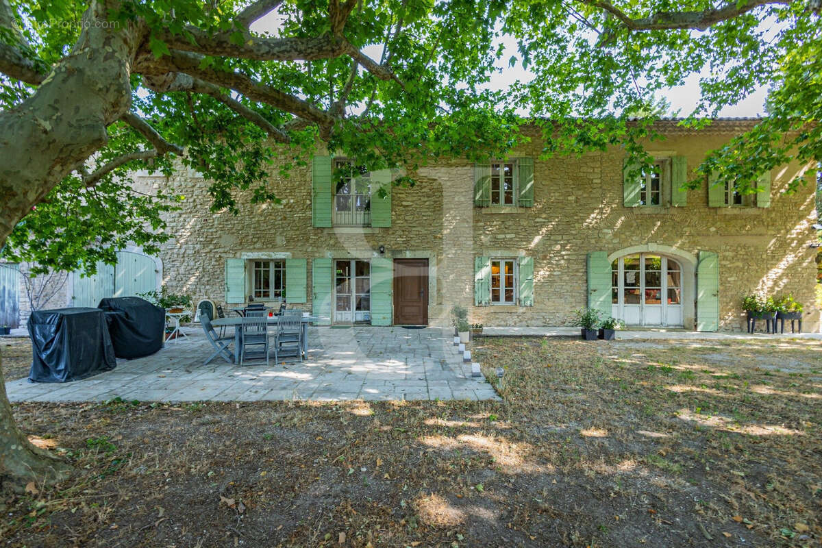 Maison à L'ISLE-SUR-LA-SORGUE