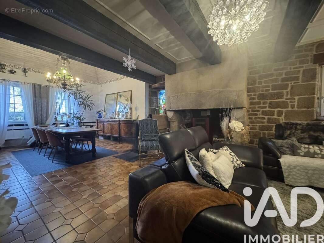 Maison 217 m² à Saint-Gilles-Les-Bois  - photo 9