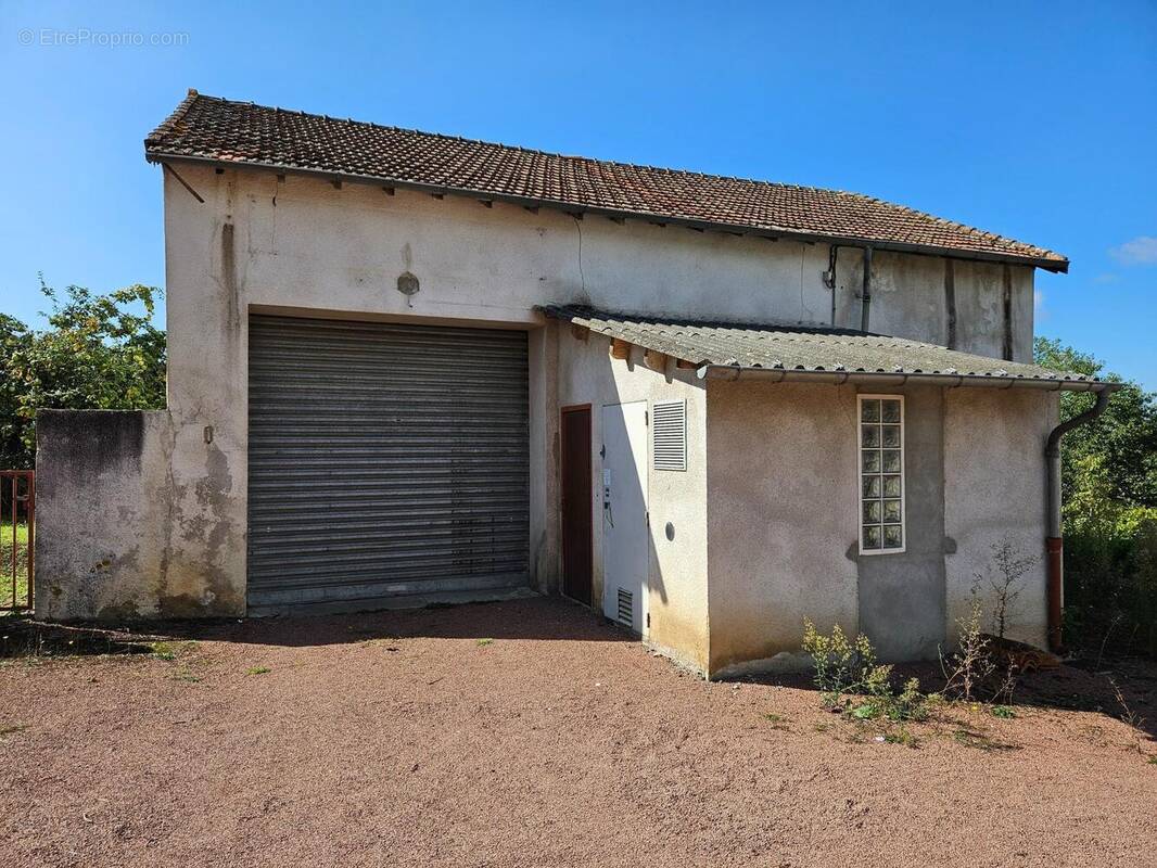 Photo 1 - Commerce à MARIOL