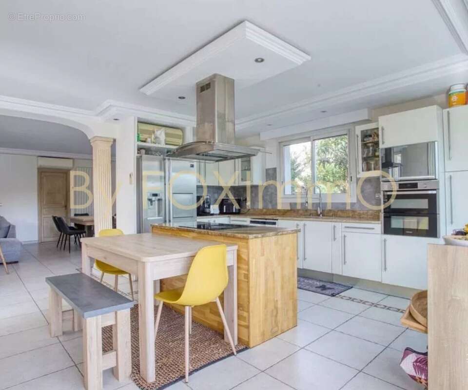 Antibes, Villa récente en parfait état, quartier résidentiel & calme absolu, proximité au centre et axes routiers, belle prestat - photo 4