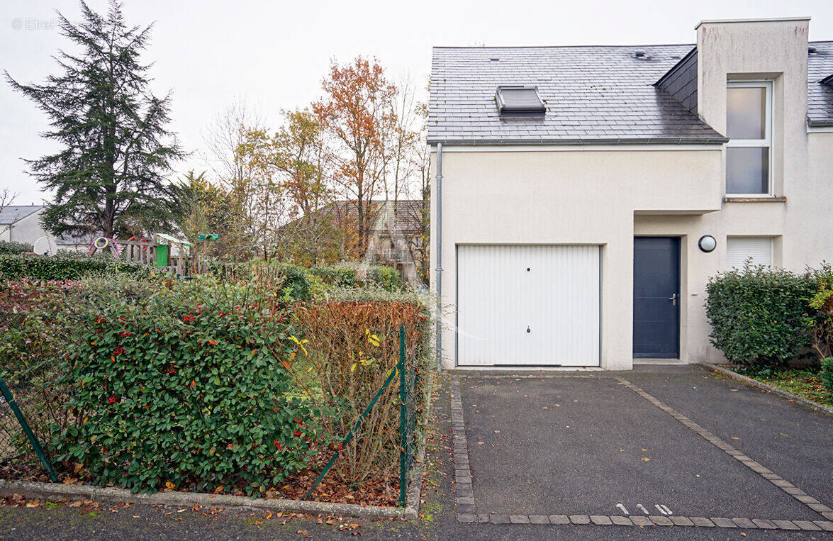 Maison à FLEURY-LES-AUBRAIS