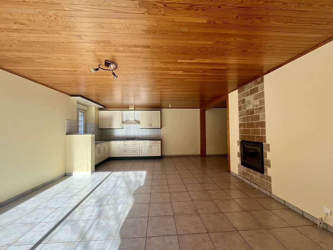 Maison à ALBARET-SAINTE-MARIE