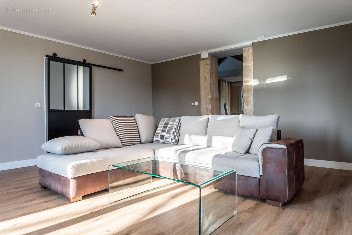 Propriété de campagne avec piscine, dépendances, garage et terrain - photo 8