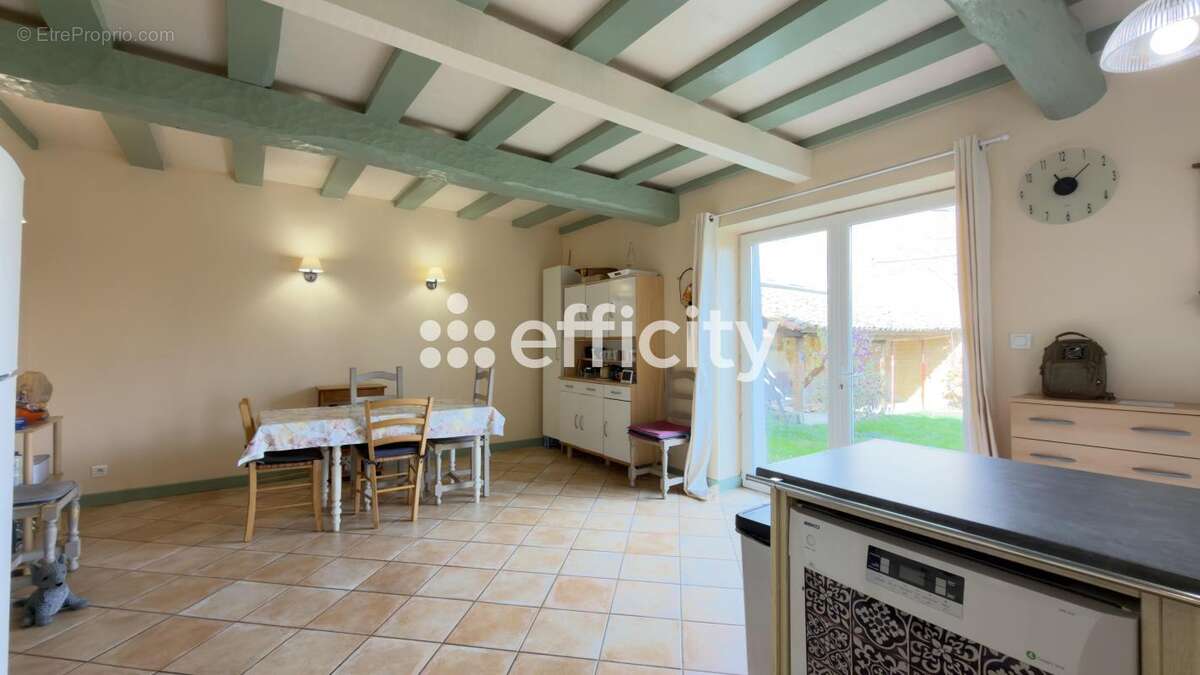 Maison à MORAS-EN-VALLOIRE