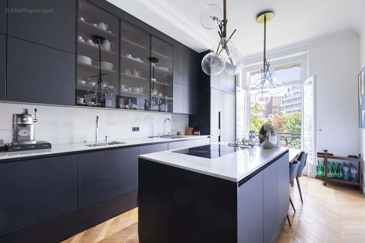 Appartement à PARIS-16E