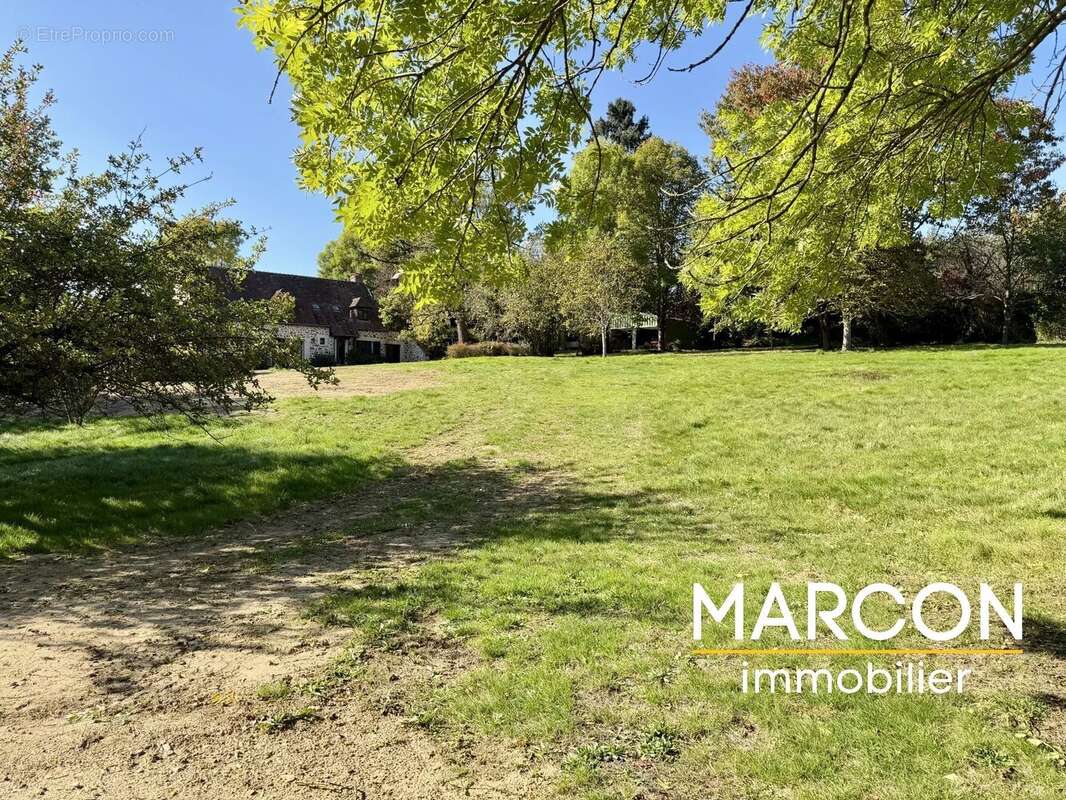 Maison à LA CELLE-DUNOISE