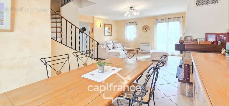 Maison à SOLLIES-PONT