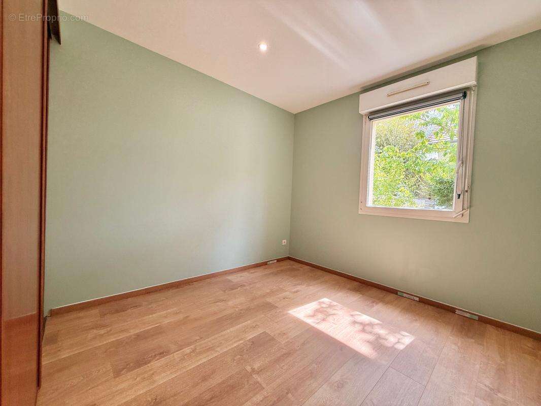 Maison familiale de 195 m² avec T2 indépendant – Calme et potentiel locatif - photo 13
