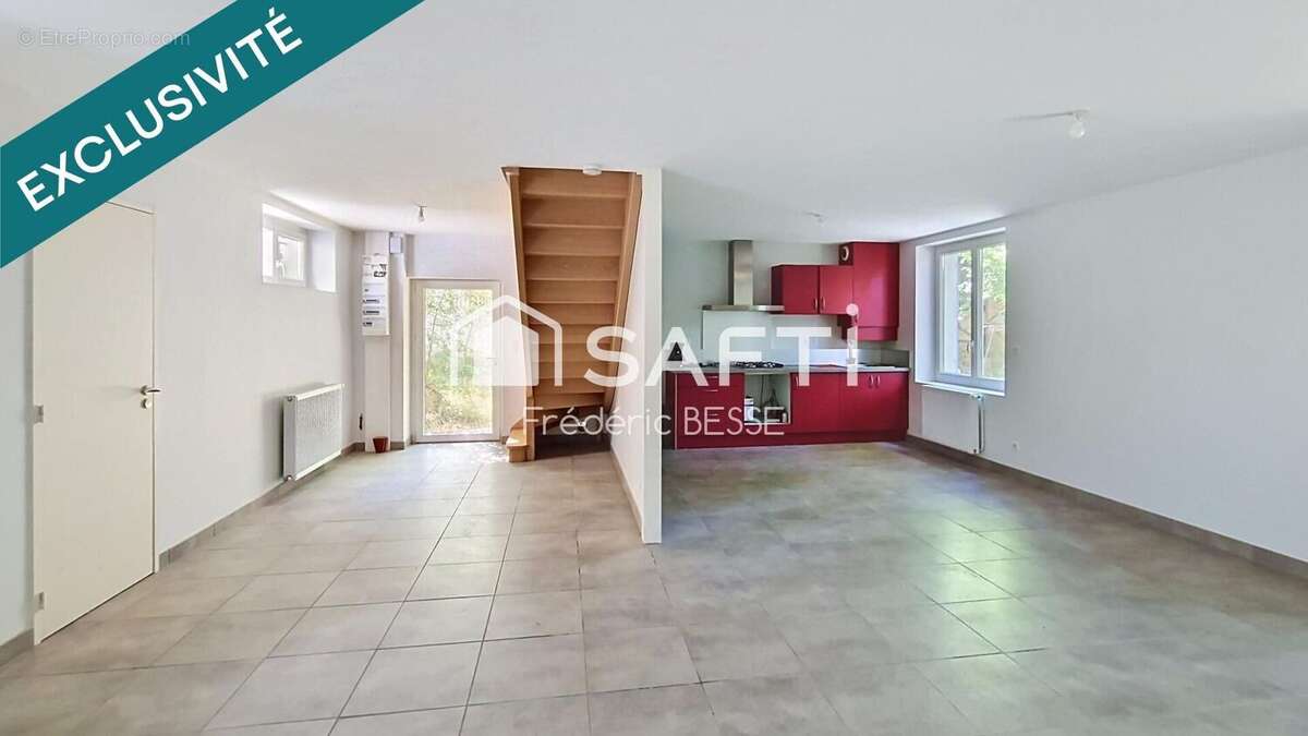 Maison 124 m² à Saint-Hilaire-De-Lusignan  - photo 5