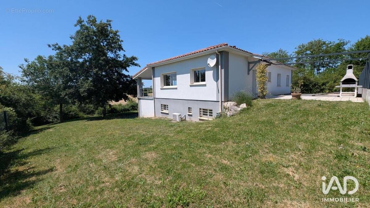 Photo 1 - Maison à SAINT-PIERRE-LAFEUILLE