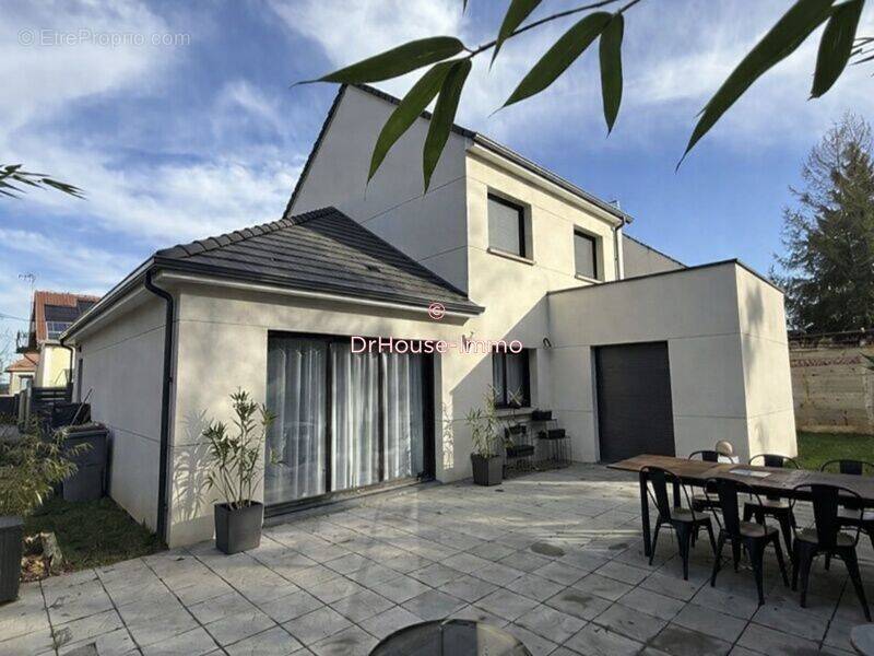 Maison à SAINT-FARGEAU-PONTHIERRY