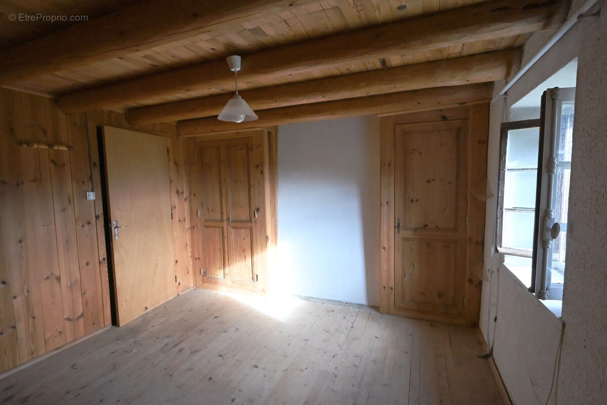 Maison à SAINT-HILAIRE-CUSSON-LA-VALMITTE