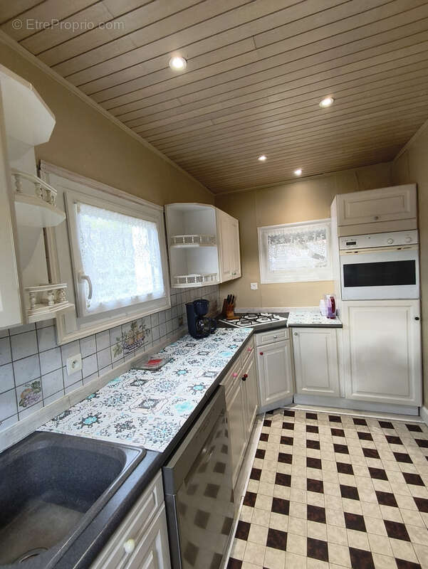 Maison à LA NEUVILLE-LES-BRAY