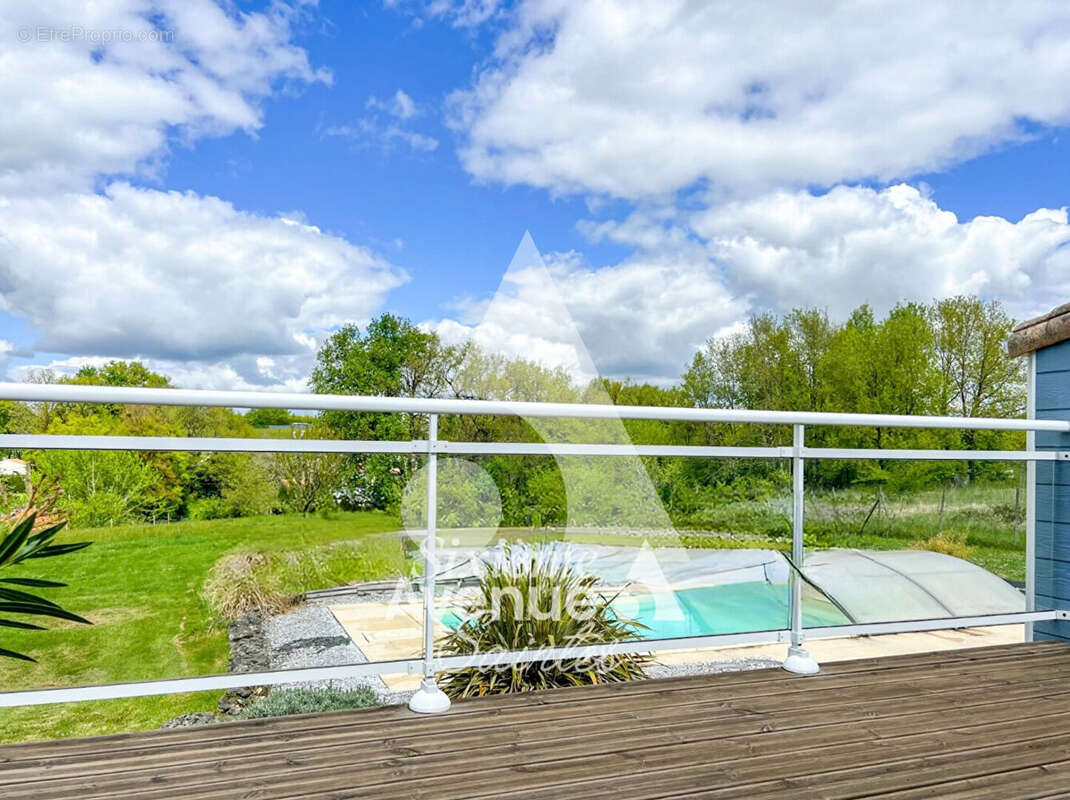 Maison à BUSSAC-SUR-CHARENTE