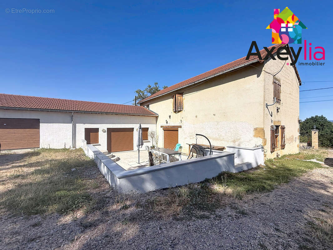 A vendre - saint-edmond - ancienne longère rénovée avec agrandissement et terrain - - photo 2