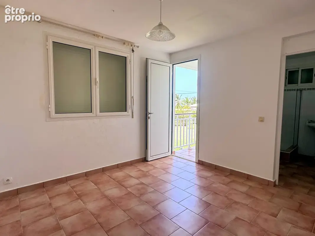 LE MOULE — Maison familiale avec vue mer + appartement T3 indépendant  Terrain de 4 840 m2 constructible - photo 33