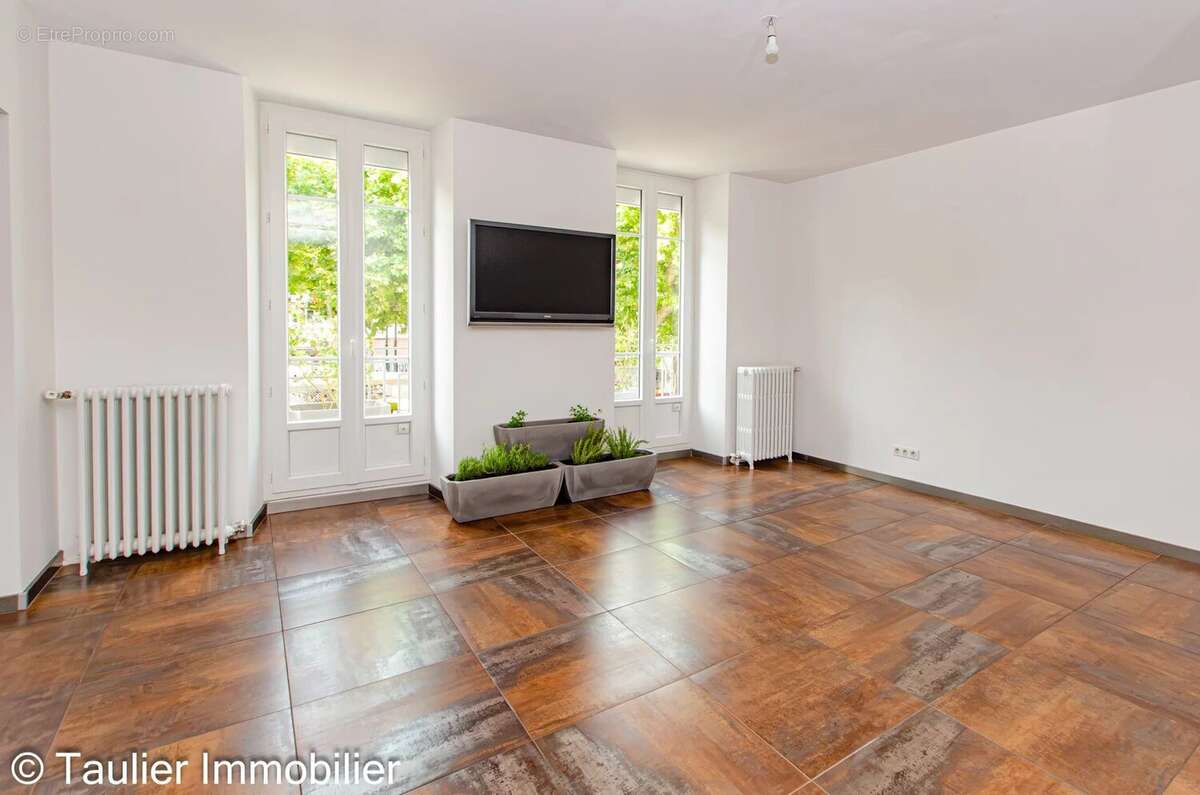 Magnifique T3, 102m² au 1er étage, avec balcon et monte-escaliers - photo 9