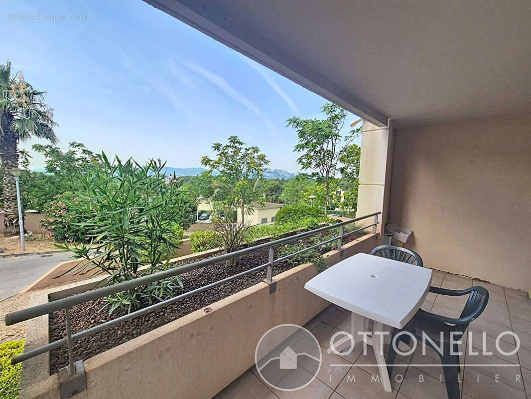 Appartement à ROQUEBRUNE-SUR-ARGENS