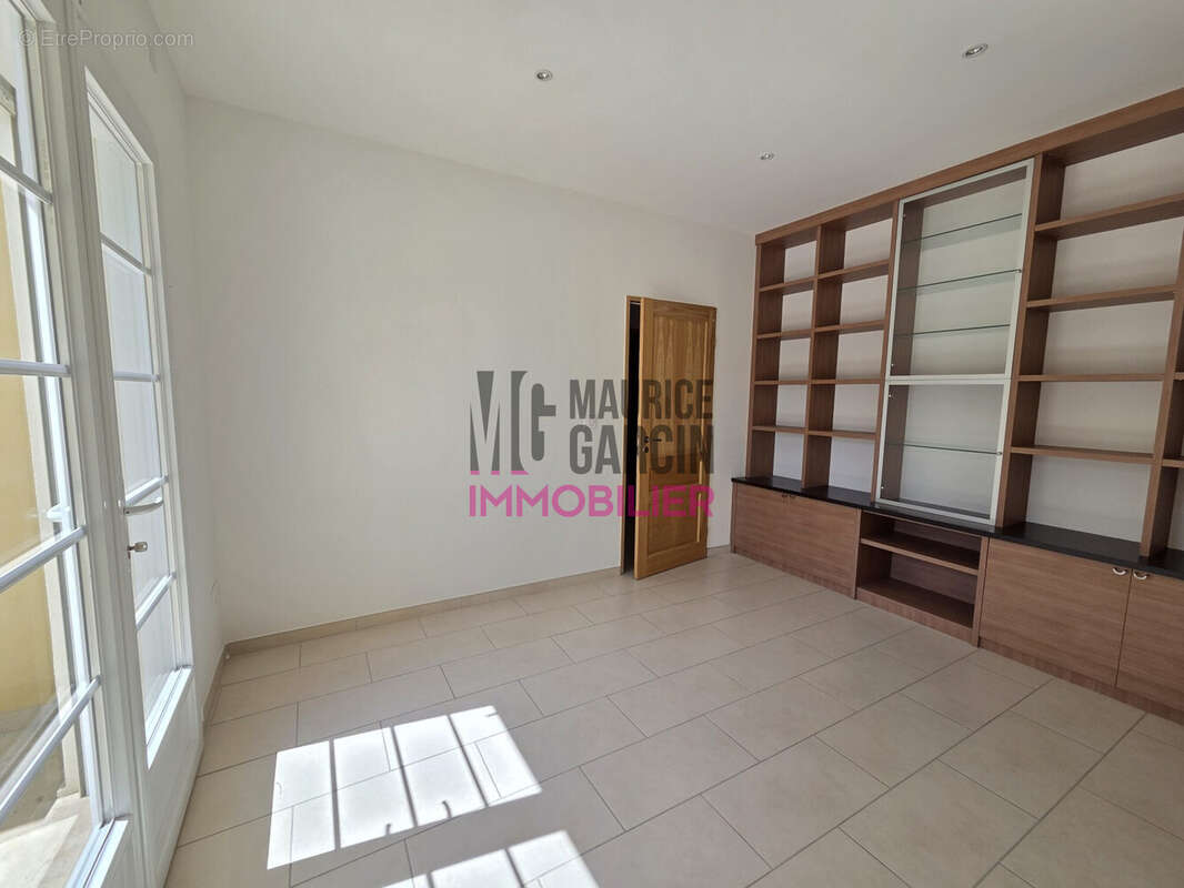 Maison à L'ISLE-SUR-LA-SORGUE