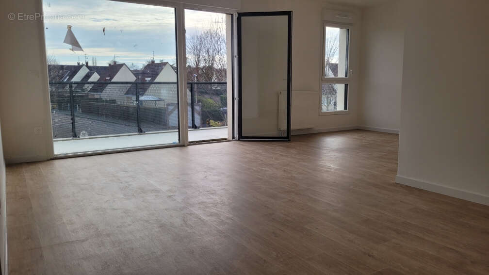 IFS BOURG aux pied des commerces, poste, médecins, bus, APPARTEMENT neuf  de 4 pièces - 92,58 m² habitables, balcon sud 10m² 2 p - photo 3