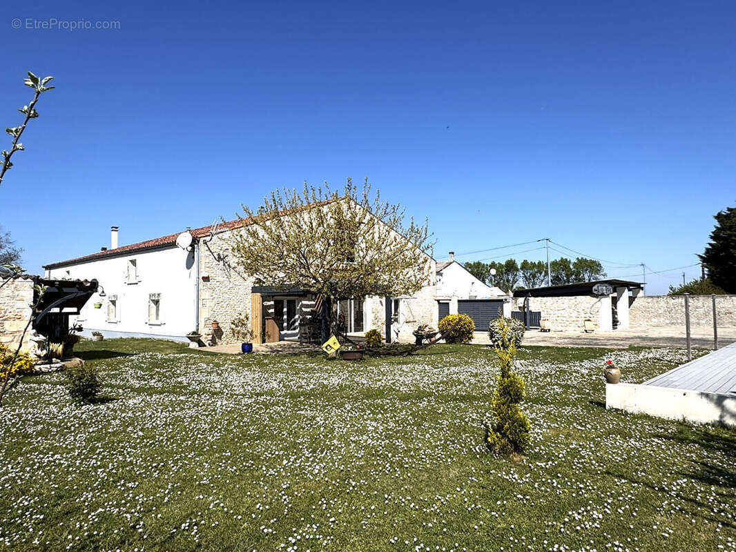 Maison à TONNAY-CHARENTE