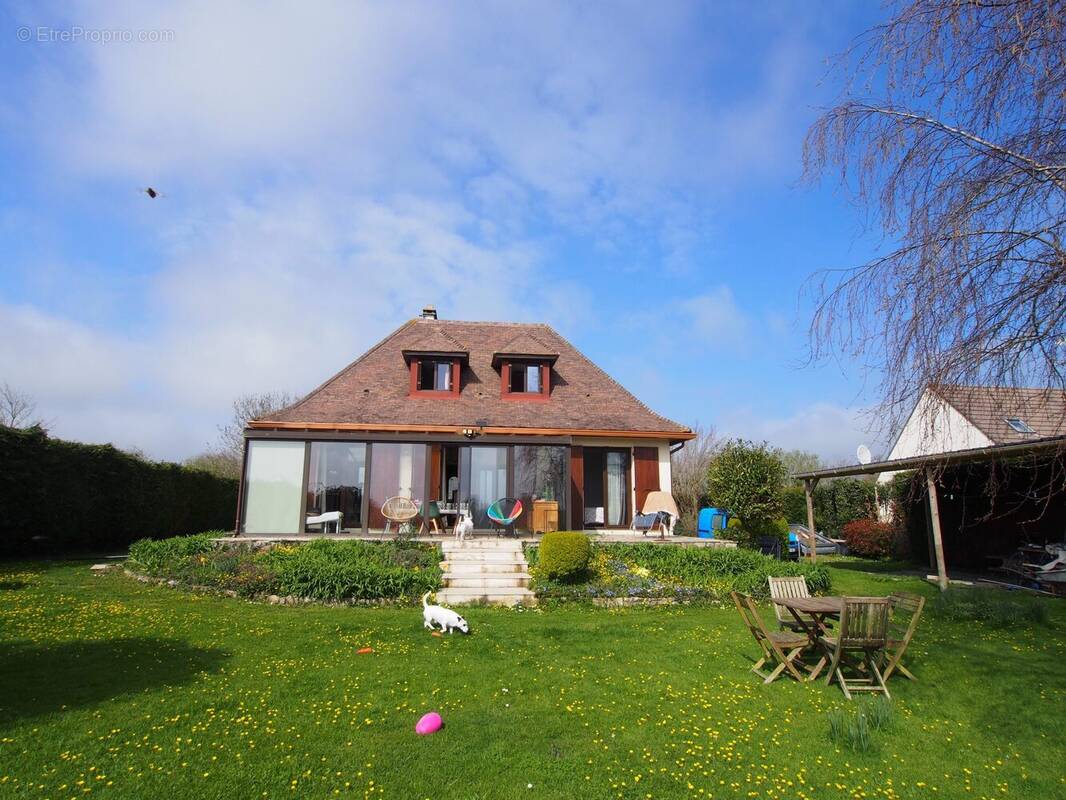 Maison à CUSSY