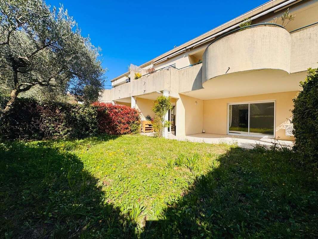 Appartement à VILLENEUVE-LES-AVIGNON