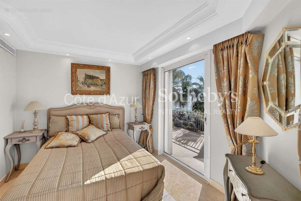 Maison à MANDELIEU-LA-NAPOULE