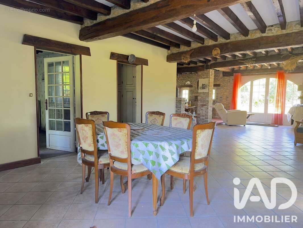 Maison 250 m² à Chessy-Les-Pres  - photo 2