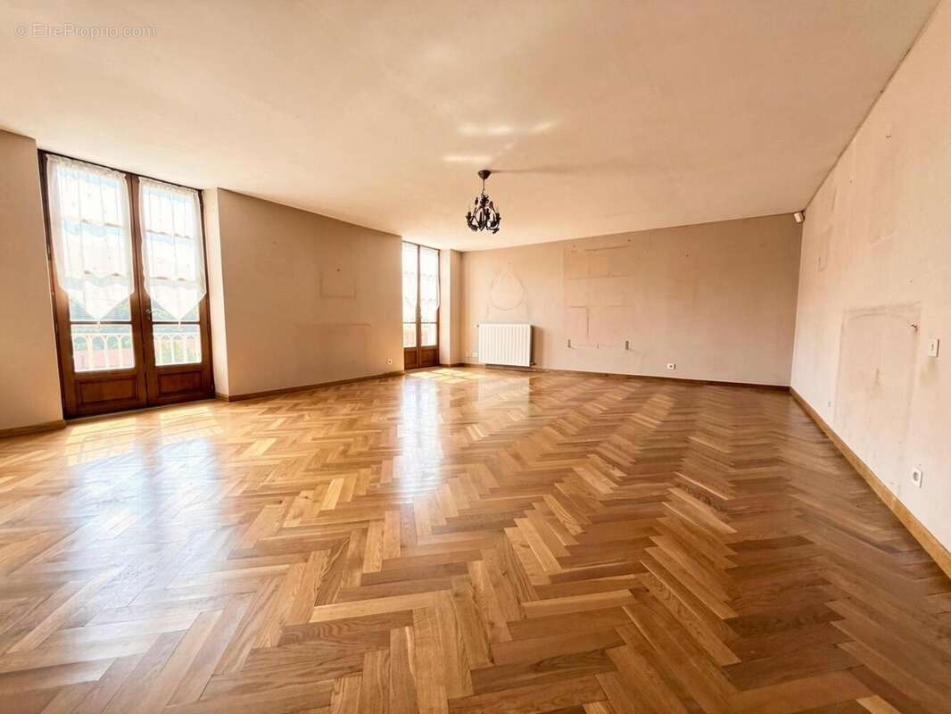  - Maison à VALS-LES-BAINS