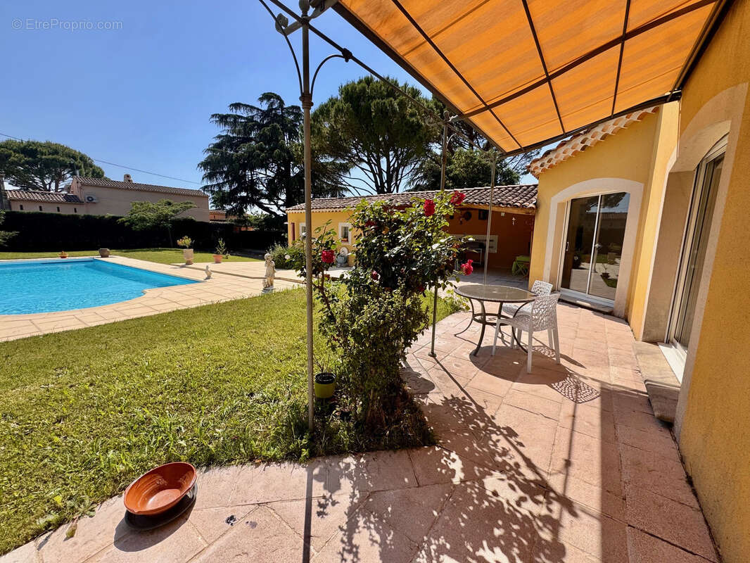 Maison à VALREAS