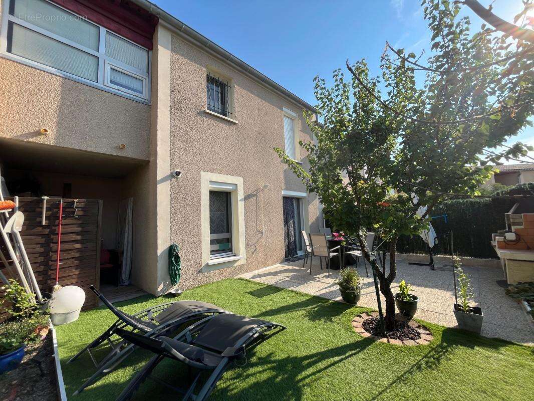 Pavillon T4 avec terrasses, jardin, parking et garage. Parfait état - photo 22